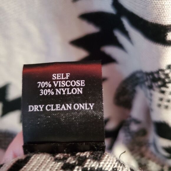 Lapis Long Knit Vest Black / Cream Large - Picture 7 of 8